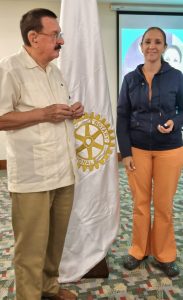Lee más sobre el artículo Honor a la Excelencia: Reconocimiento Paul Harris a la Dra. María del Pilar Quesada
